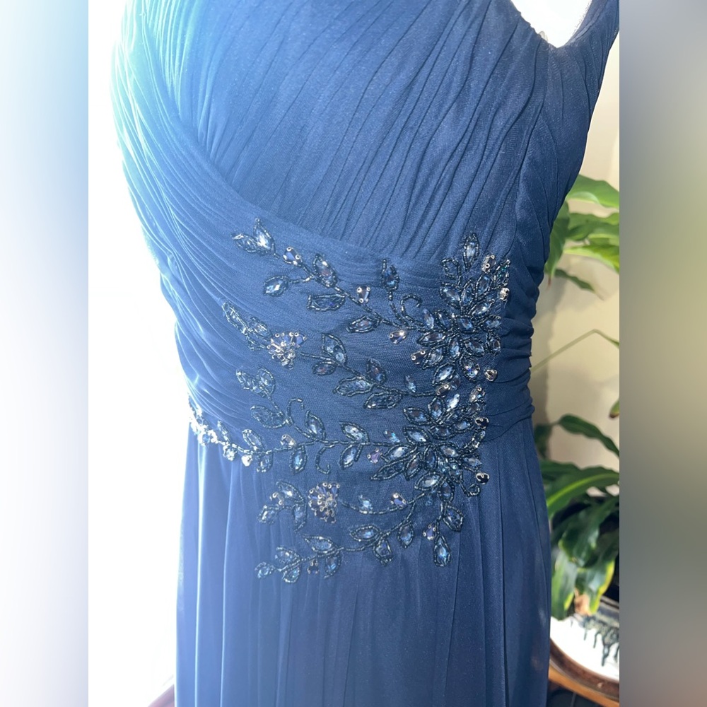 Camille La Vi Evening Dress. - Picture 8 of 12